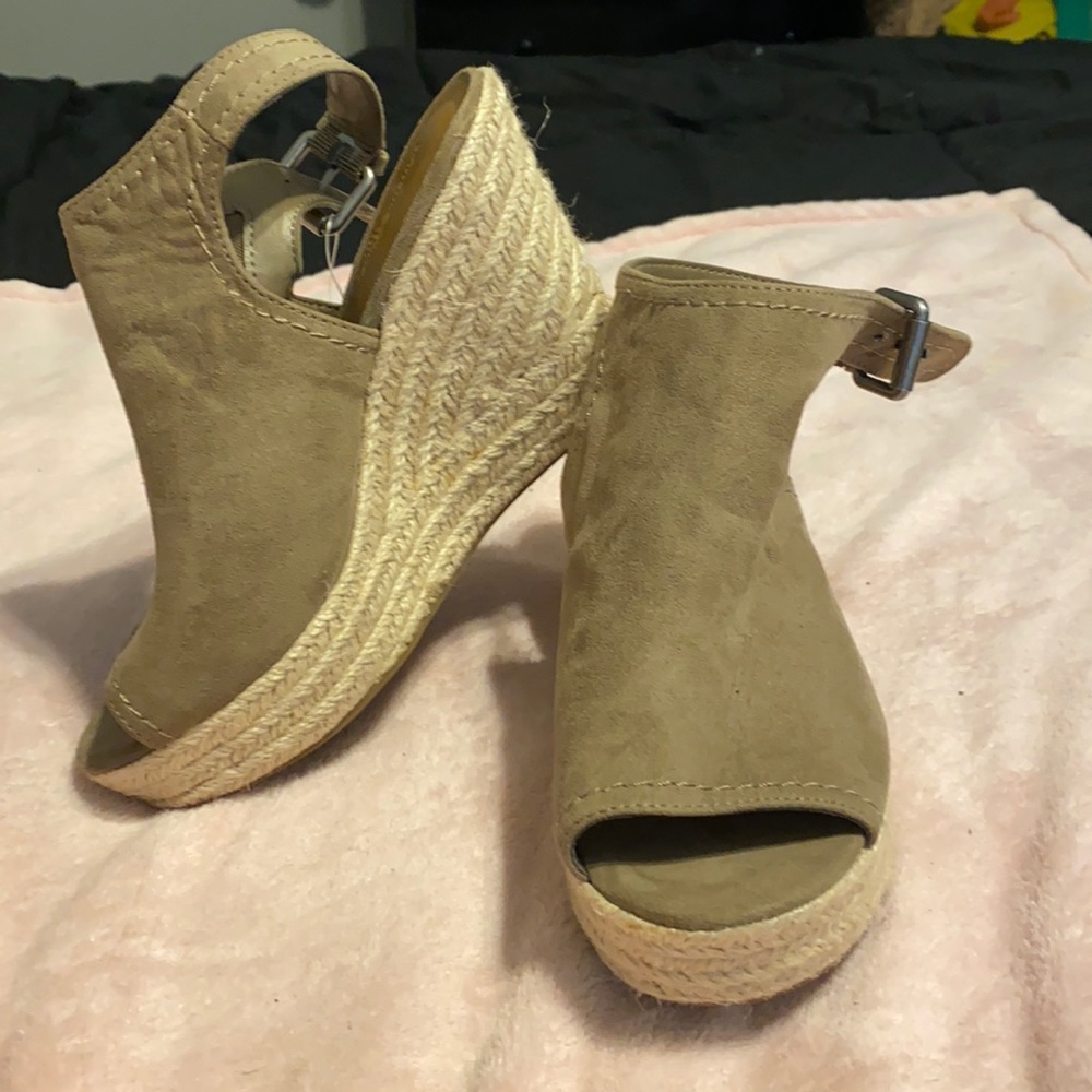 Taupe wedges